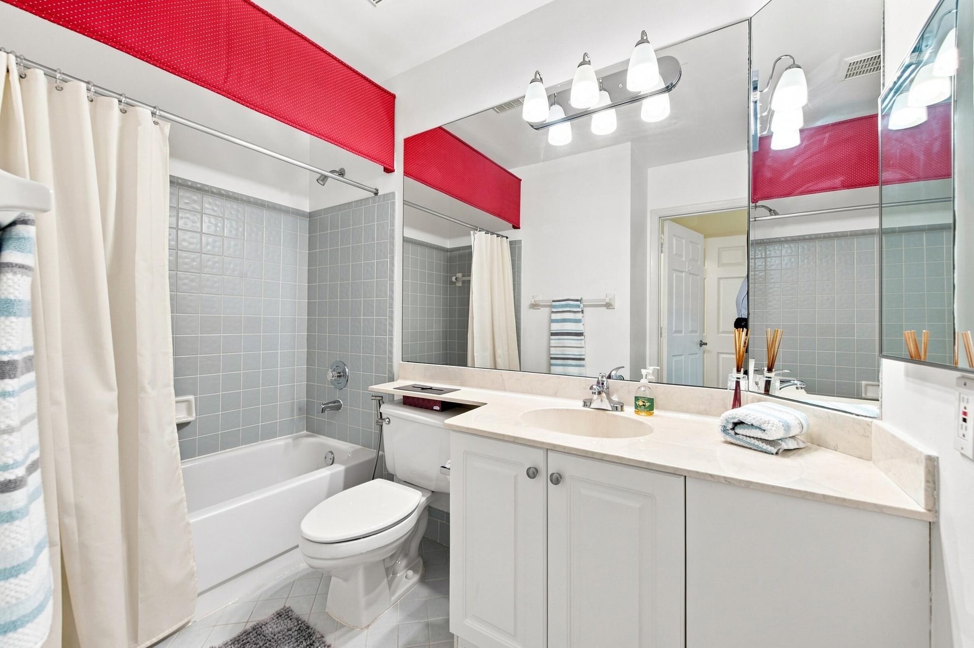 Unit E photo 22