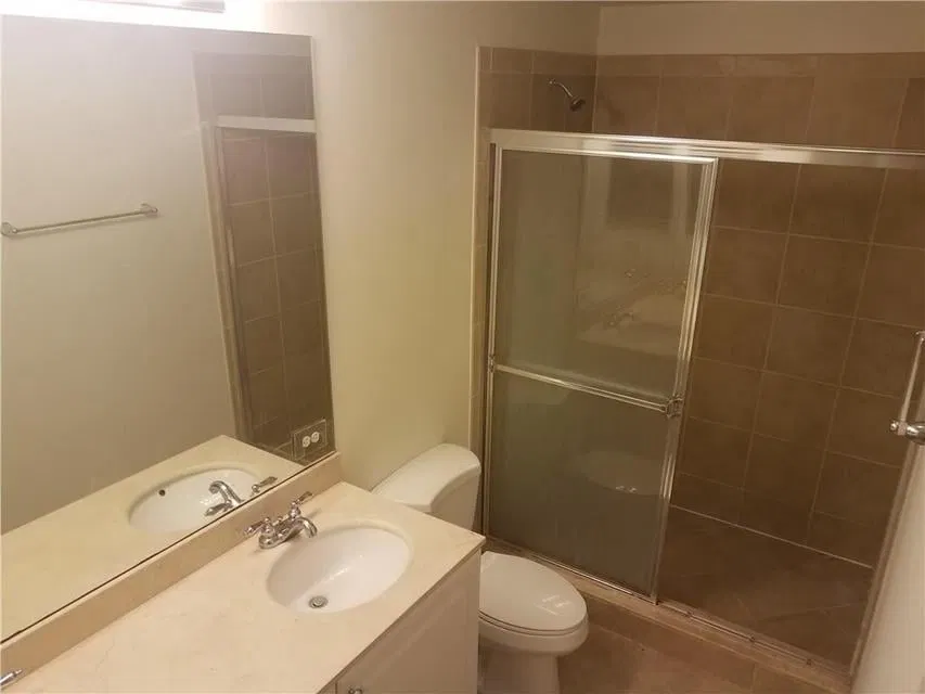 Unit Apt 115 photo 4