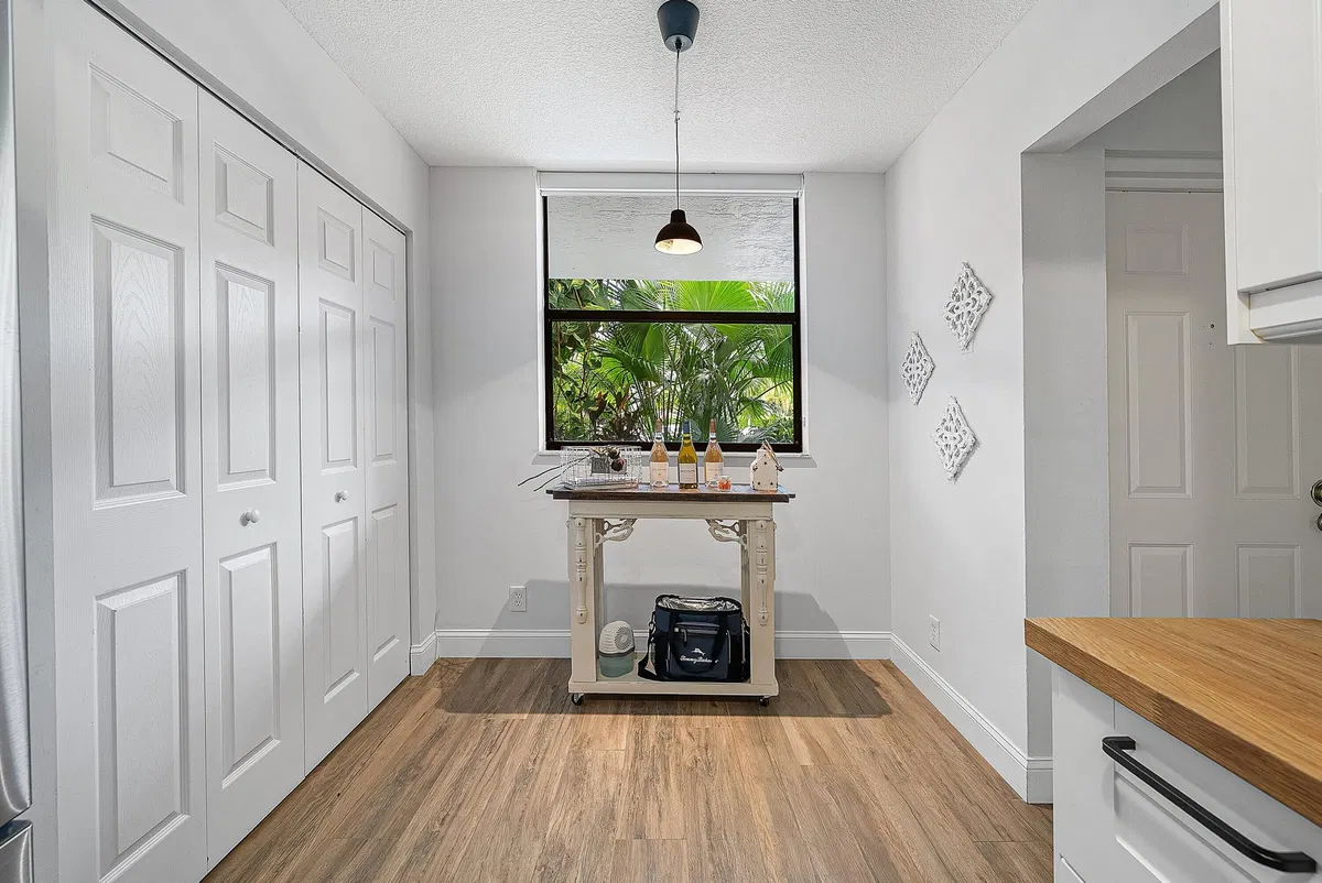  Unit 1030 photo 7