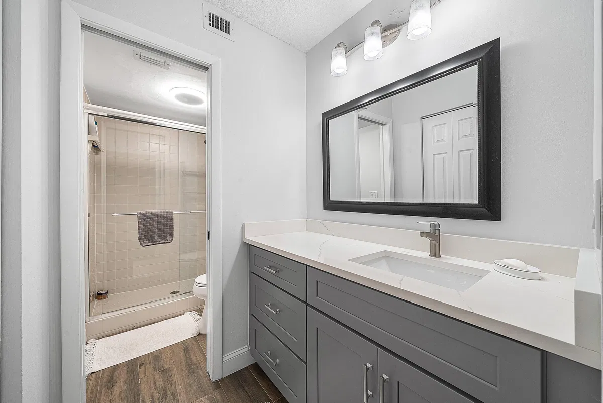  Unit 1030 photo 19