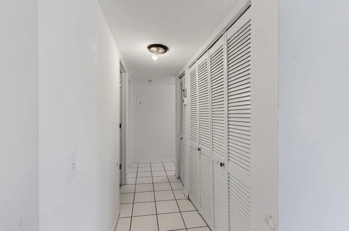 Unit 179 photo 19