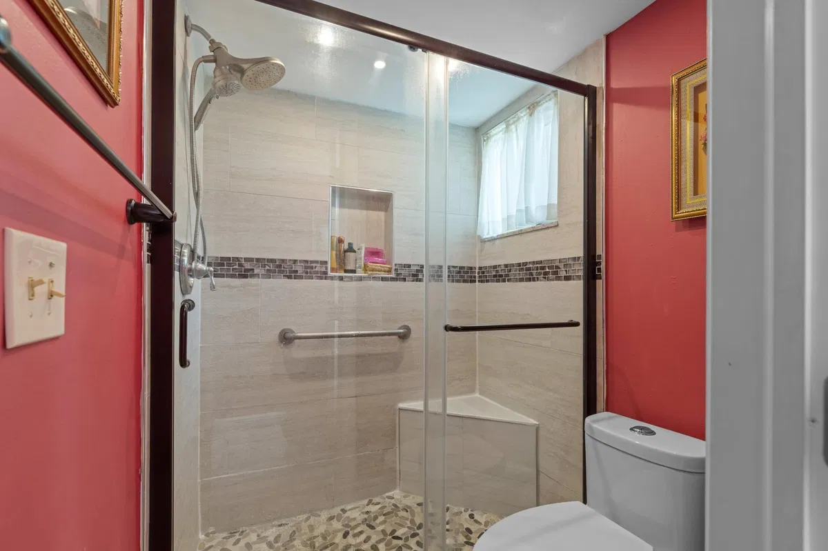 Unit 115 photo 19