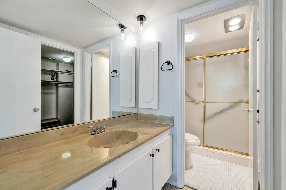 Unit 406 photo 19