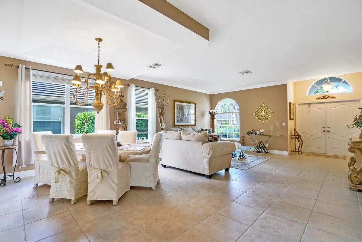 Residence photo 22