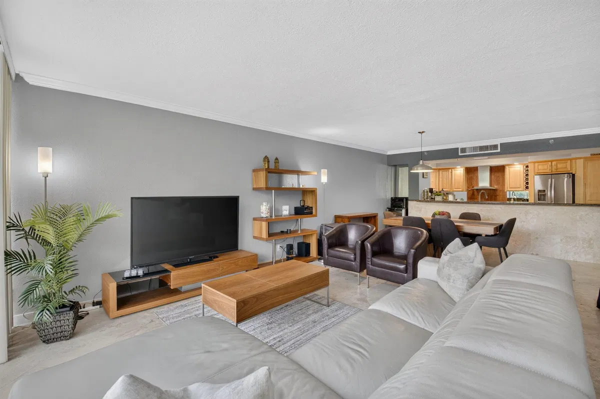 Unit 108 photo 10