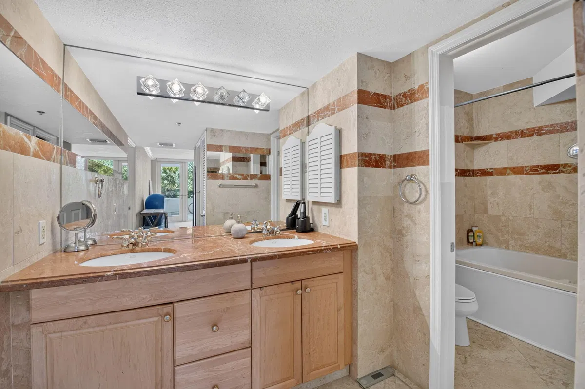 Unit 108 photo 22