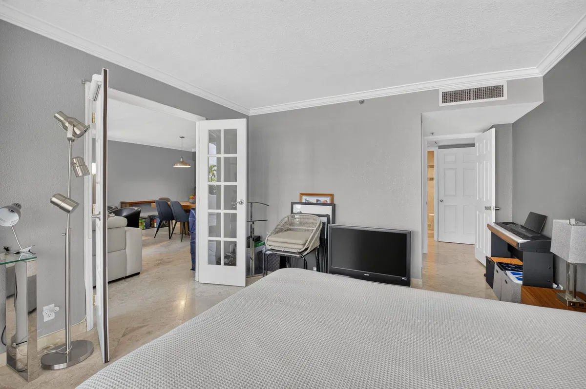 Unit 108 photo 25