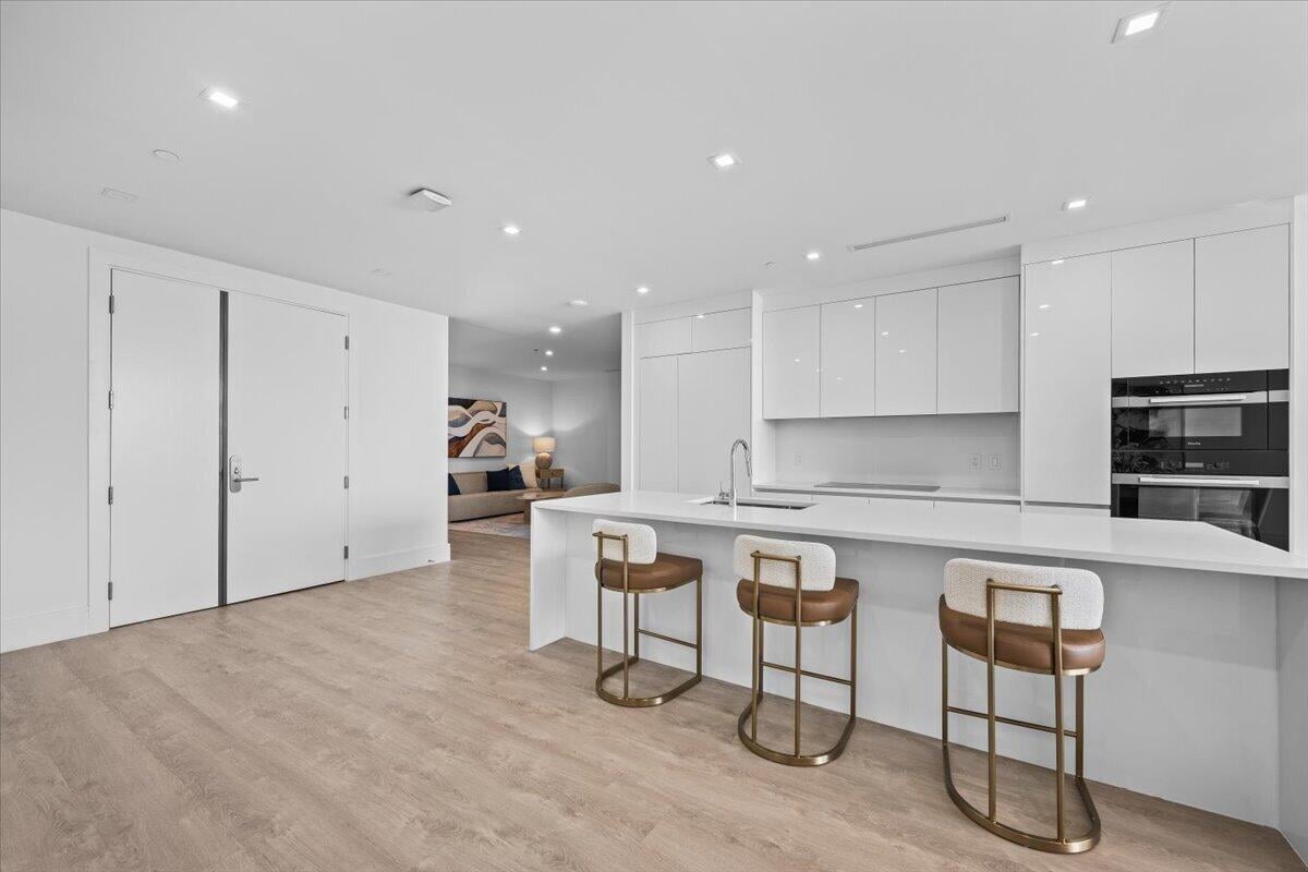 Nautilus 220 Unit 710 photo 7