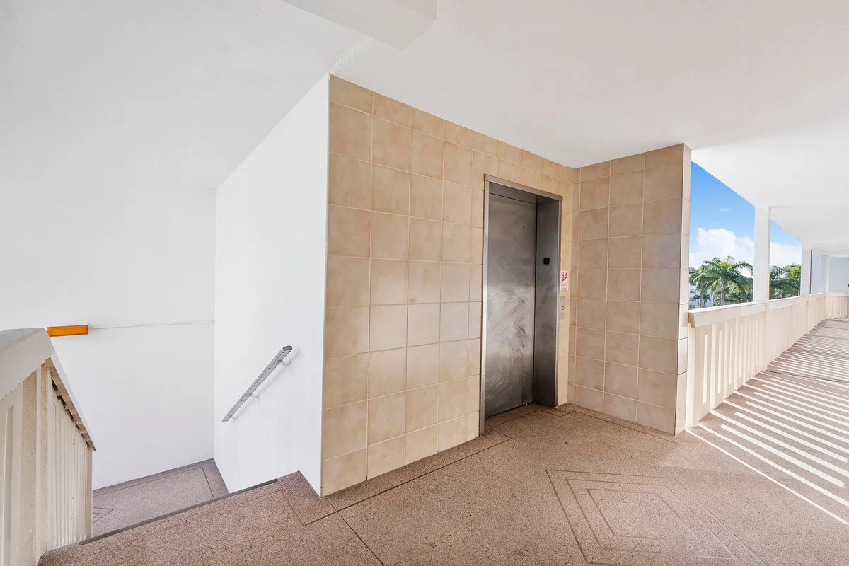 Residence photo 31