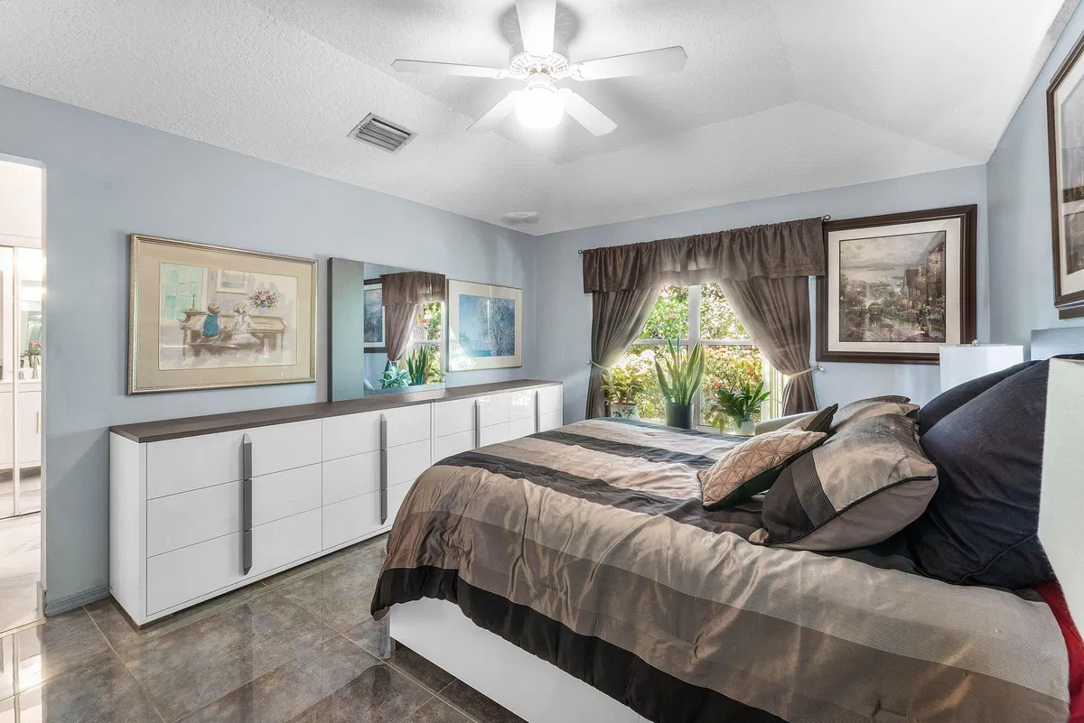Residence photo 16