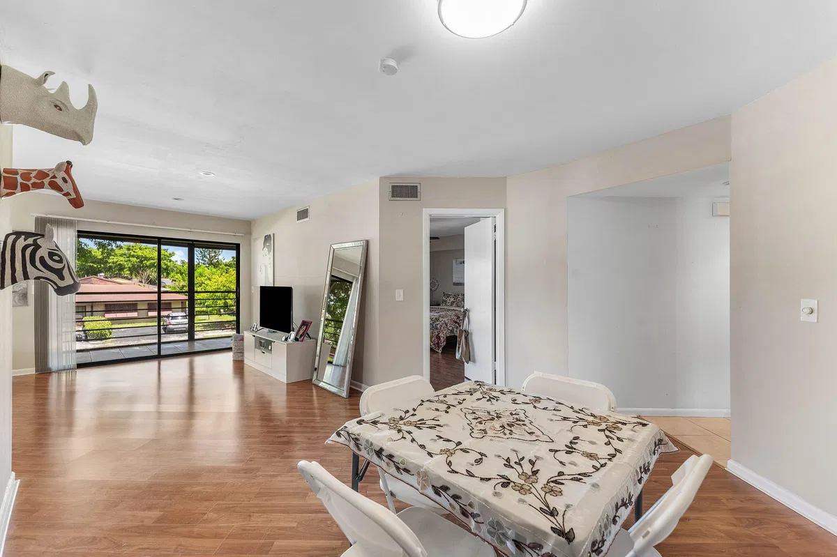 Unit 206 photo 7