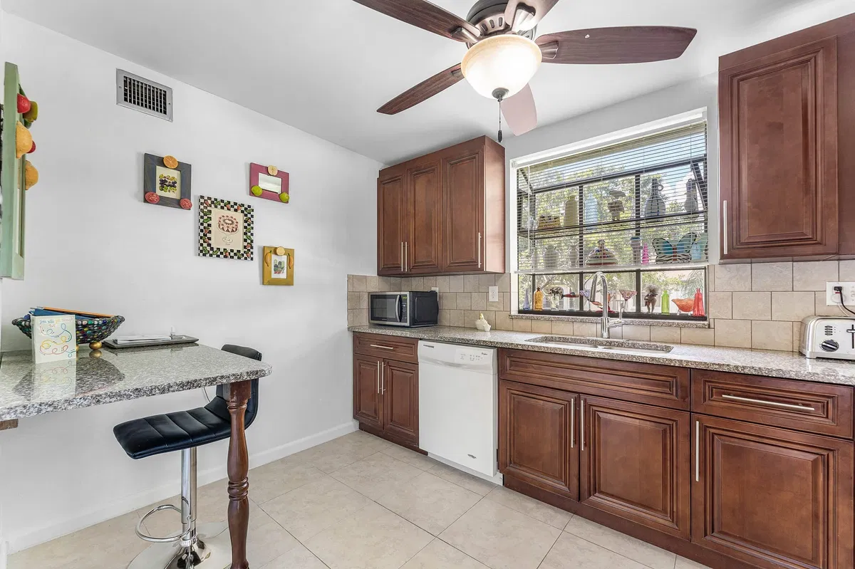 Unit 206 photo 13