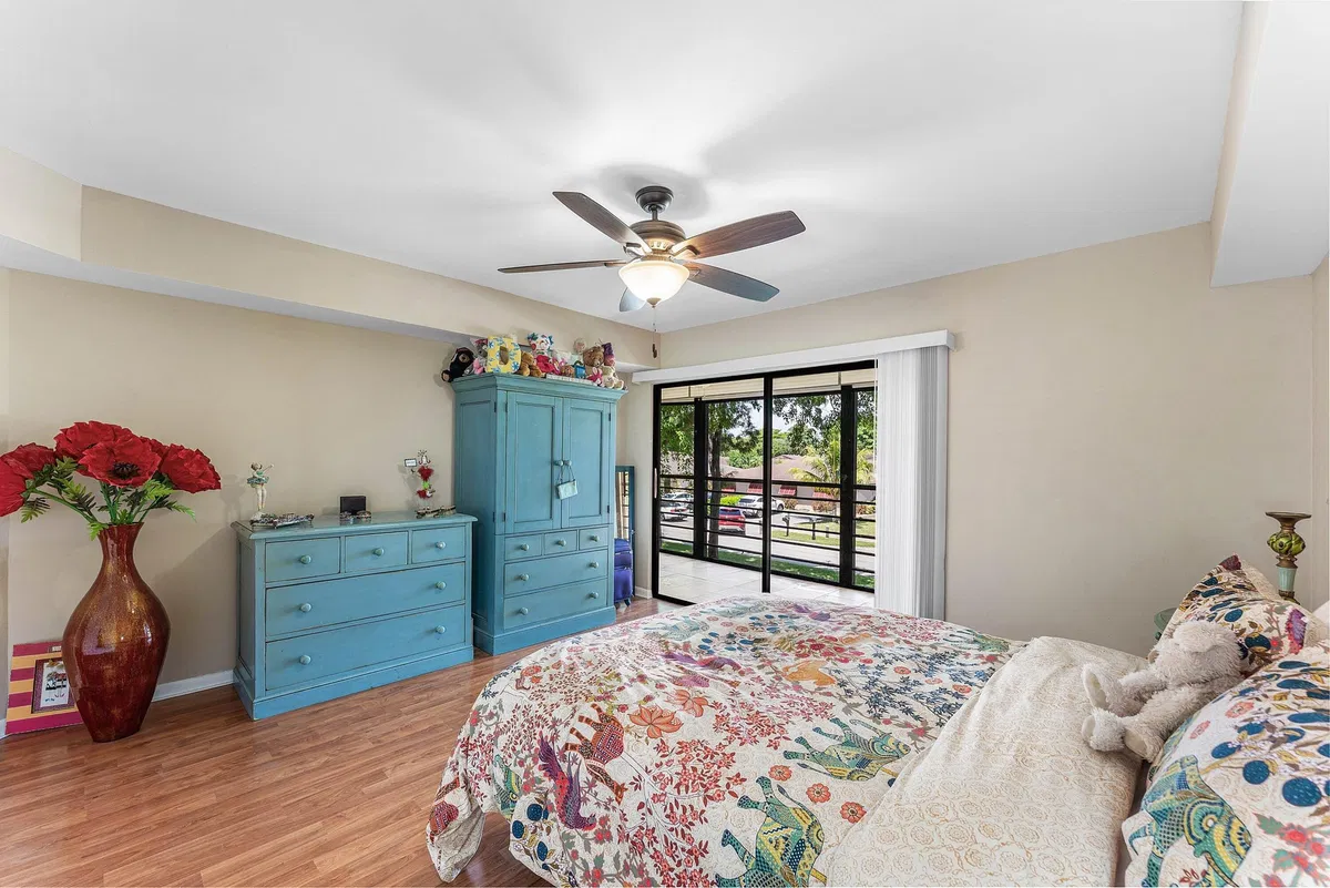 Unit 206 photo 16