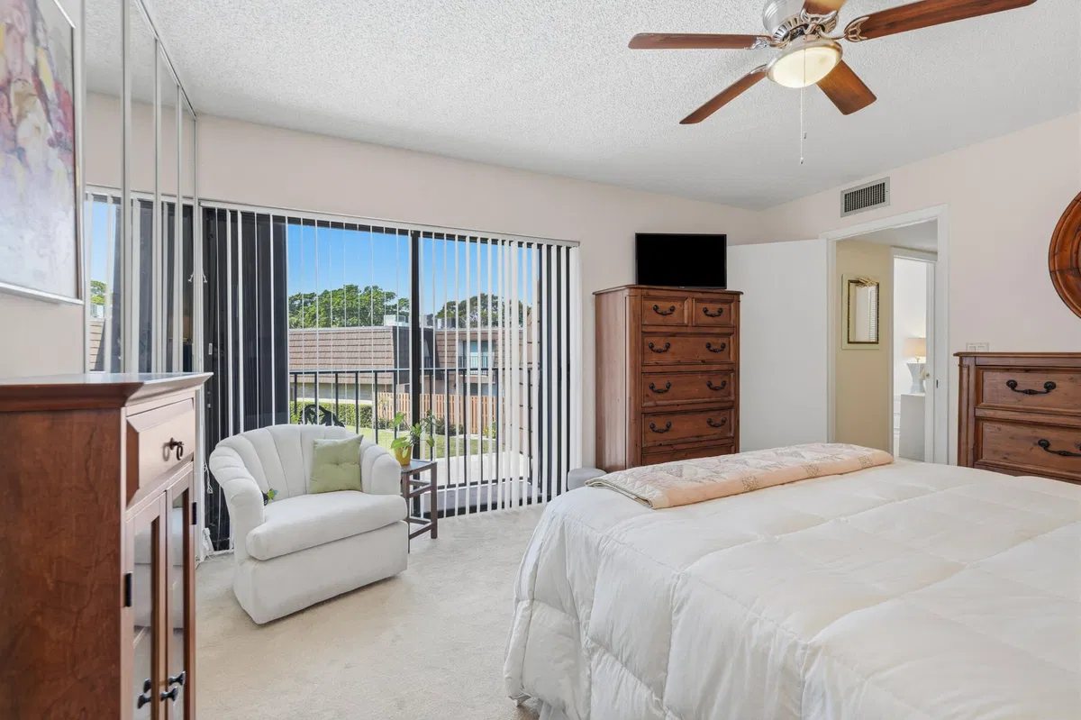 Residence photo 22
