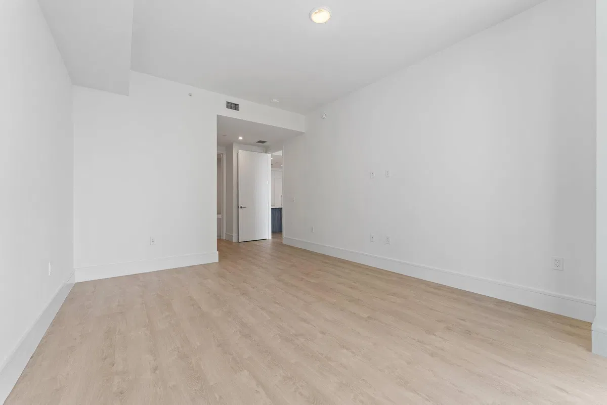 Nautilus 220 Unit 1219 photo 16