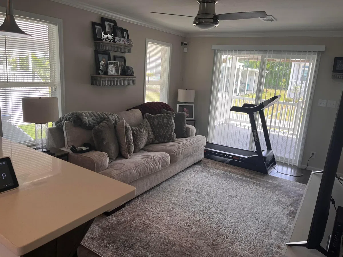 Unit 180 photo 7