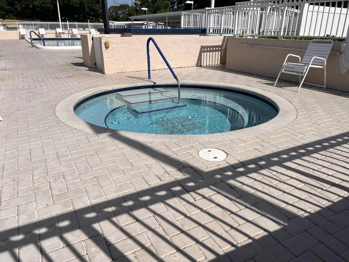 Unit 180 photo 19