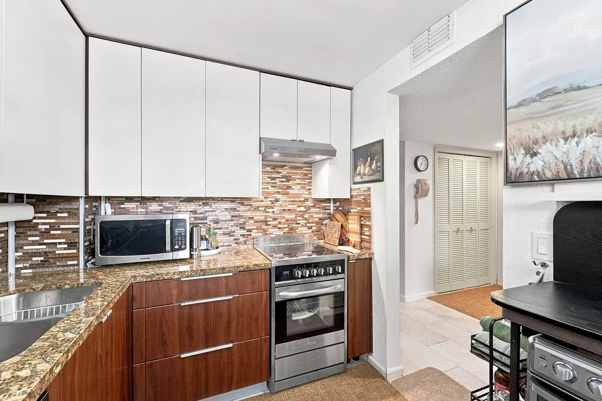 Unit 1510 photo 7