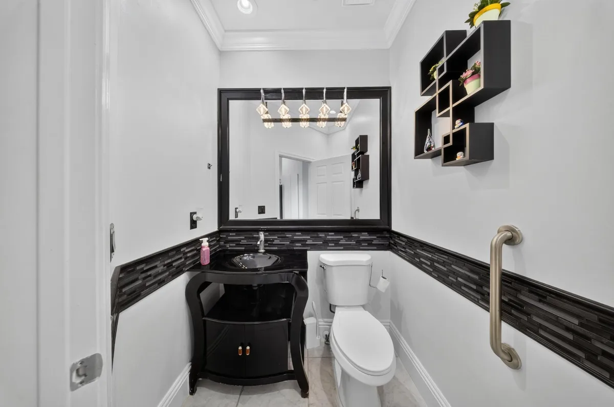 Residence photo 25