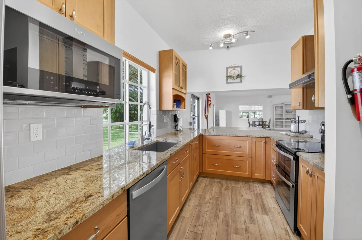  Residence photo 52