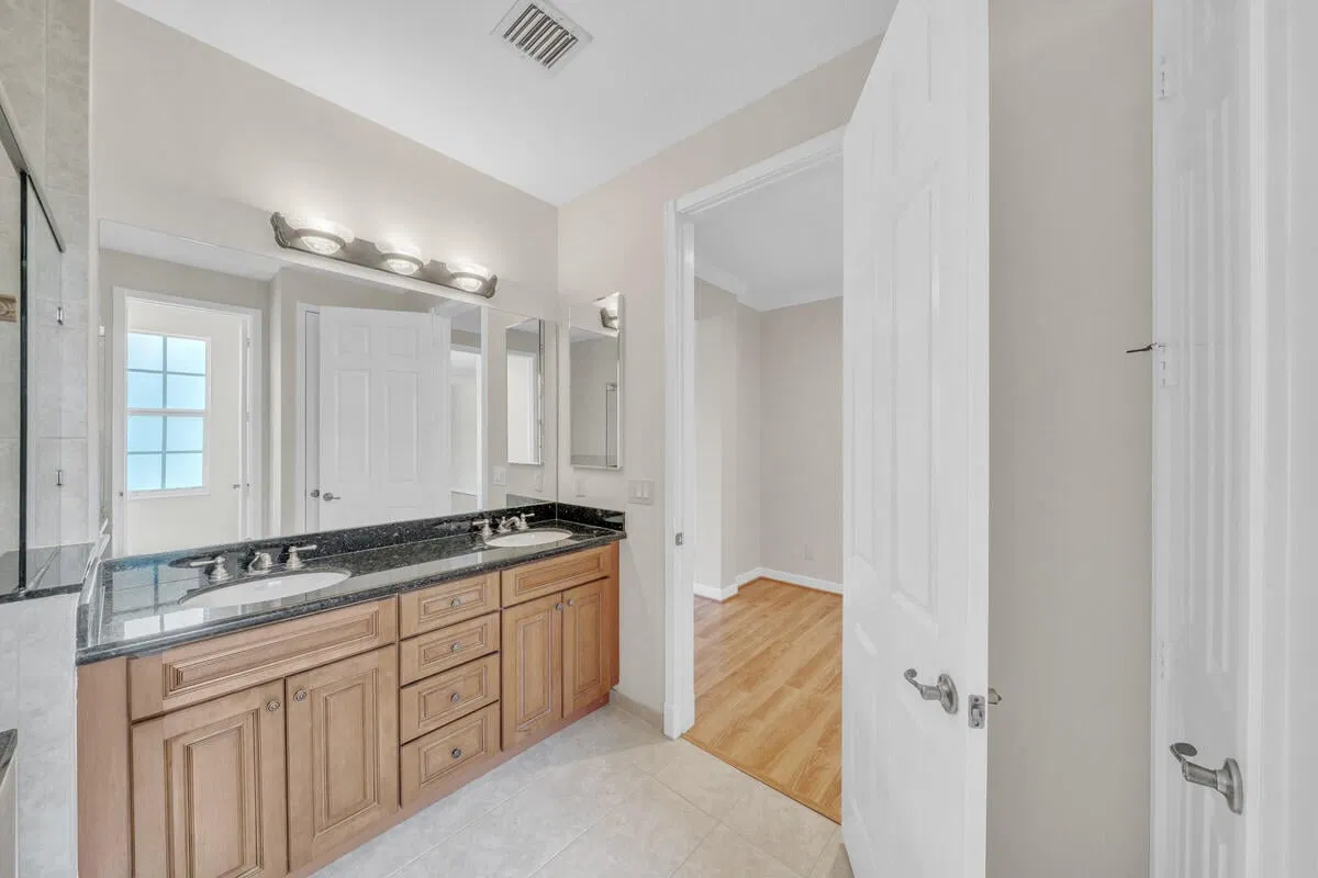 Residence photo 67