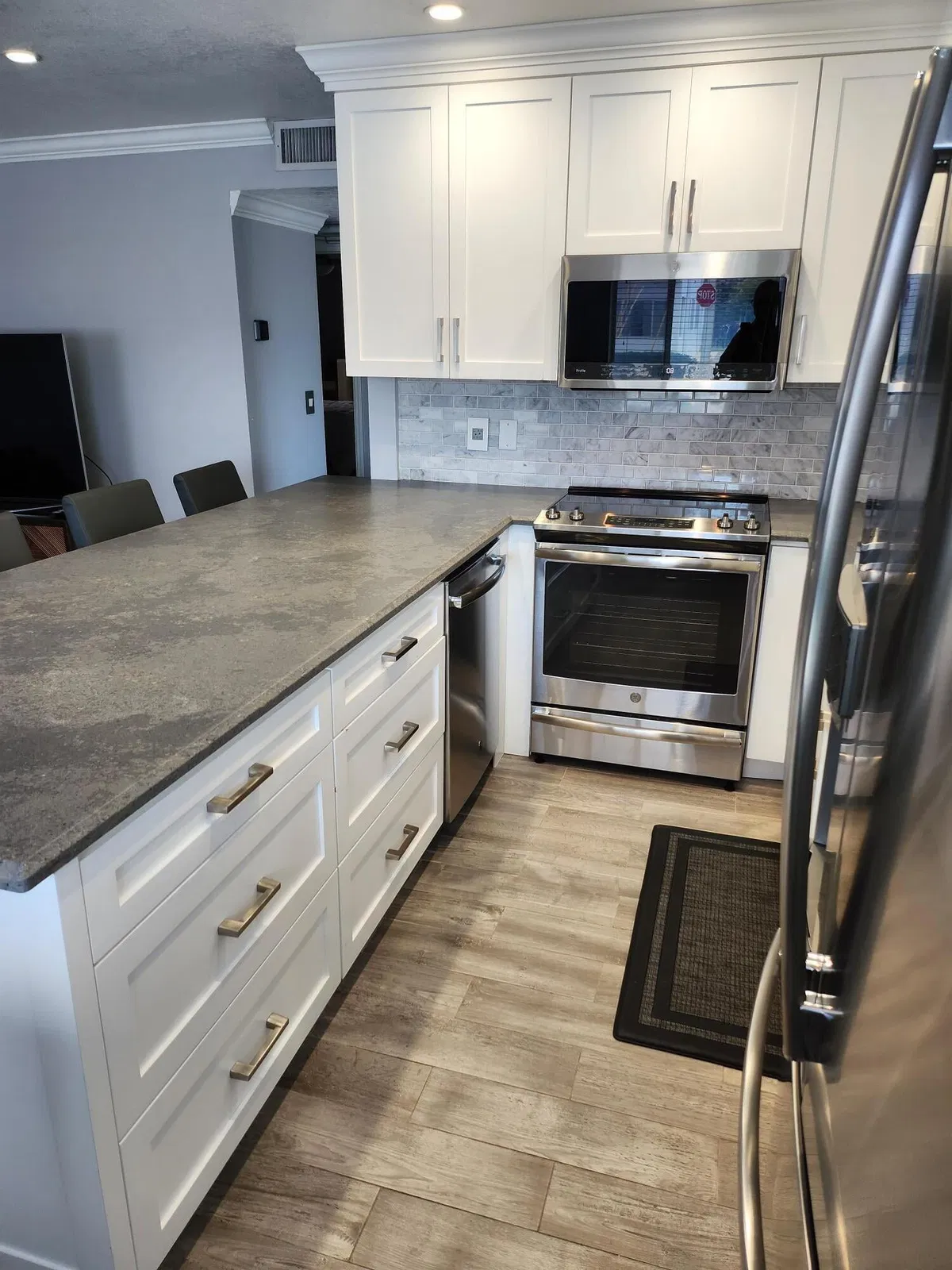Unit 111 photo 10