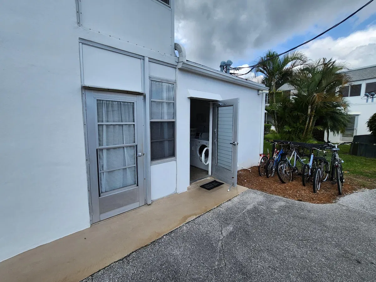 Unit 111 photo 22