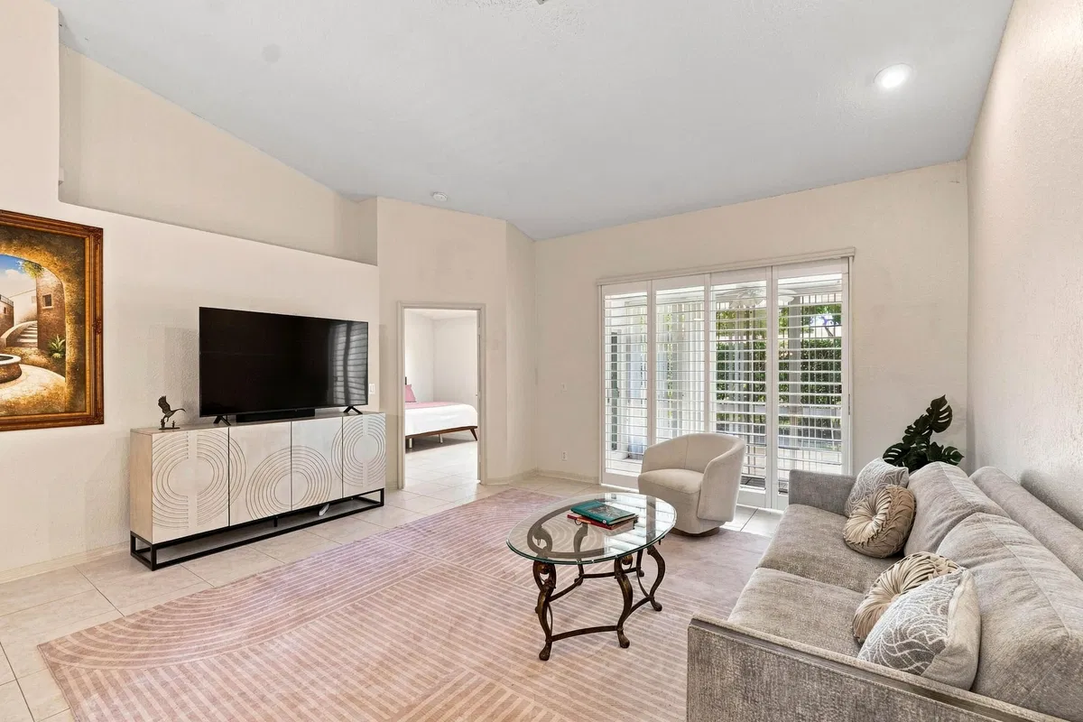  Residence photo 7