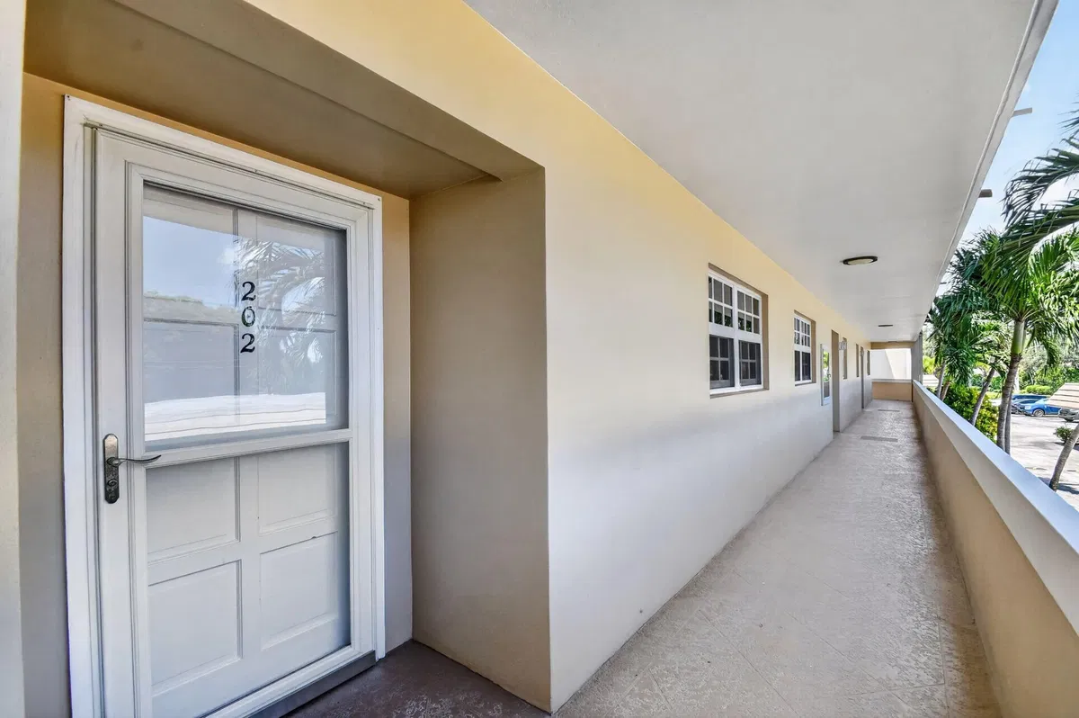 Unit 202 photo 4