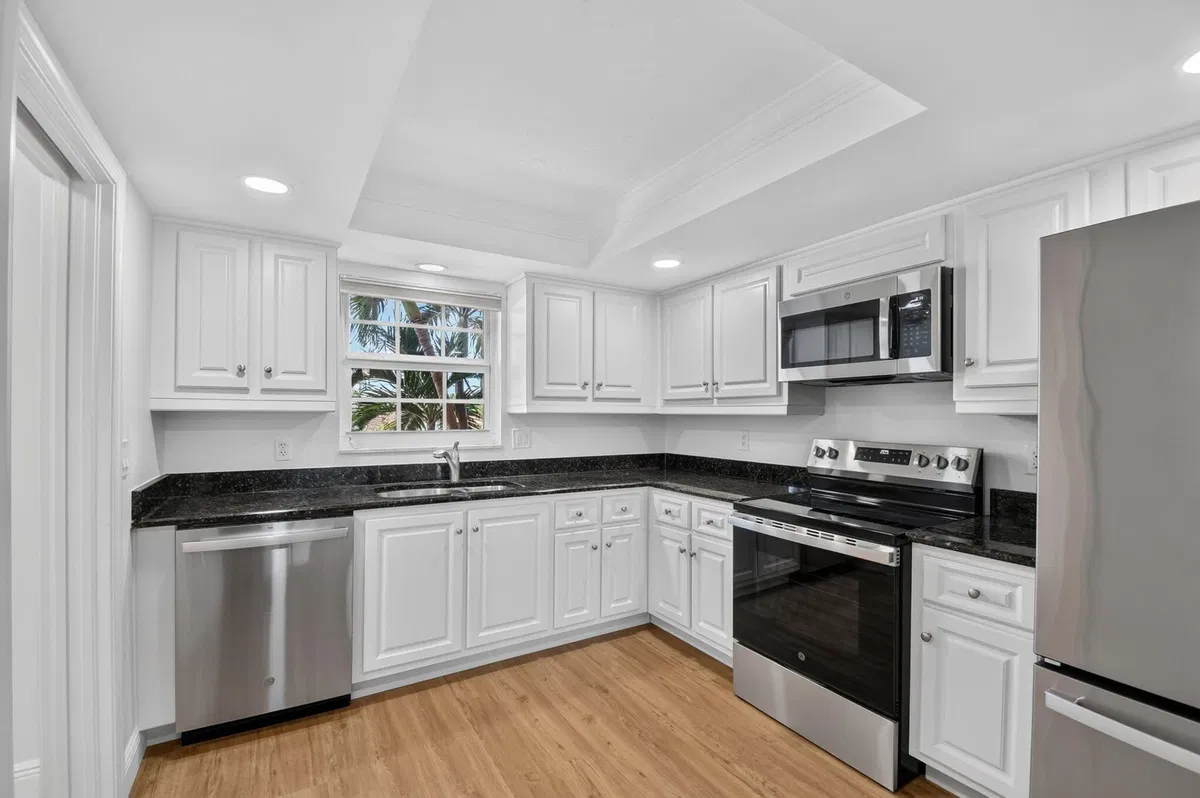 Unit 202 photo 7