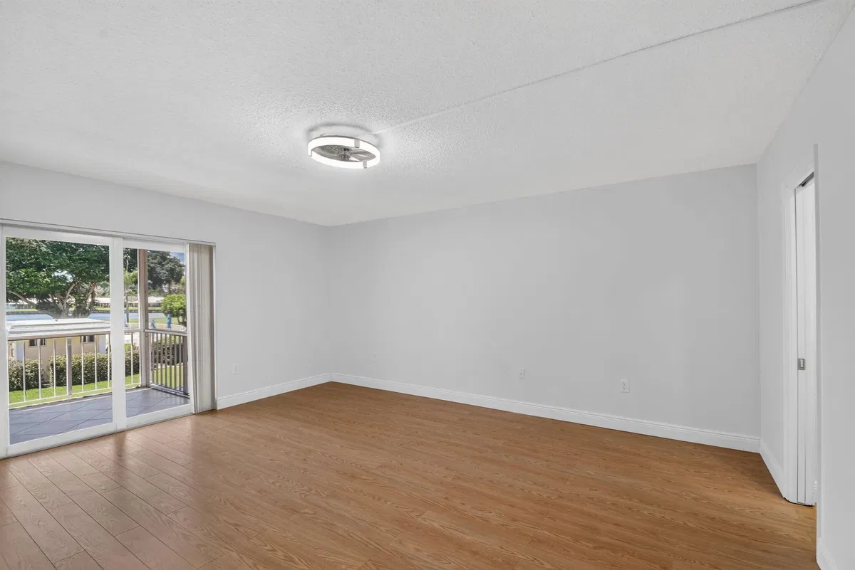 Unit 202 photo 22