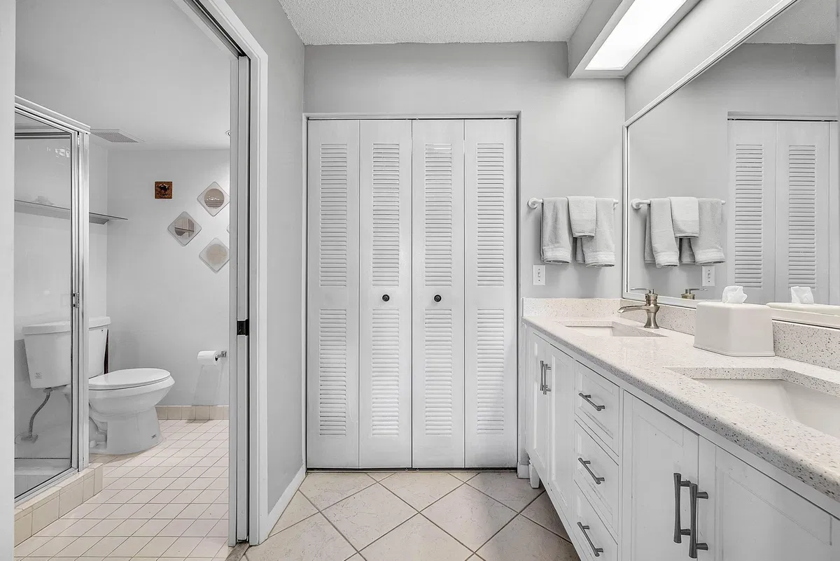 Unit 402 photo 16