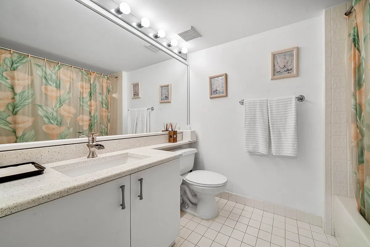 Unit 402 photo 22