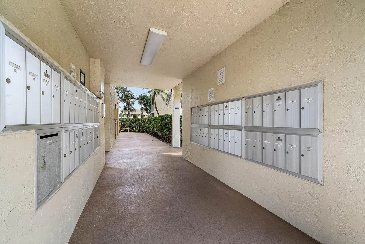 Unit 402 photo 28