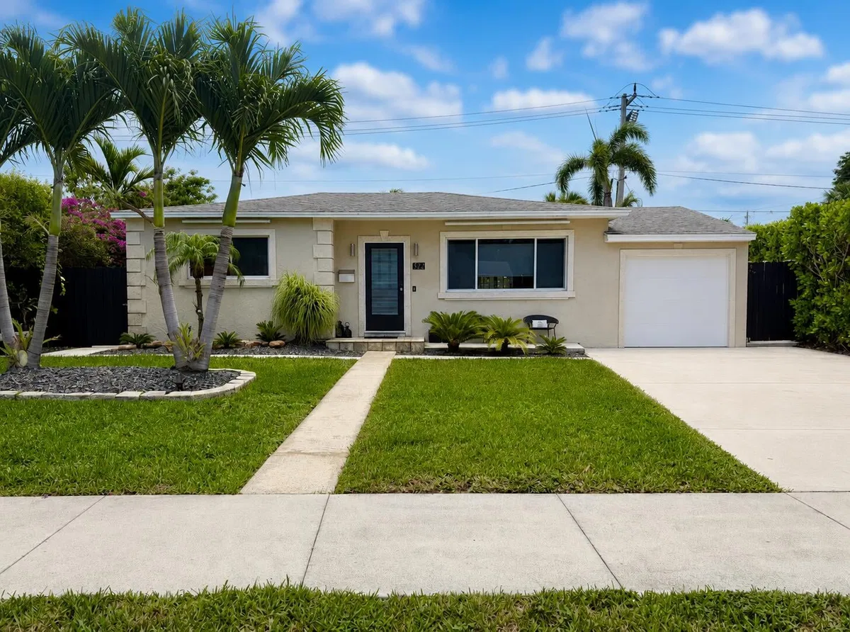 SoSo West Palm Beach Residence