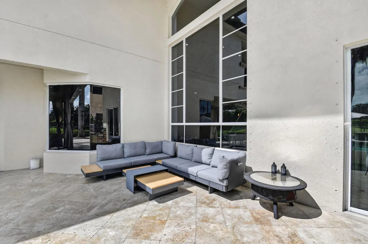 Residence photo 76