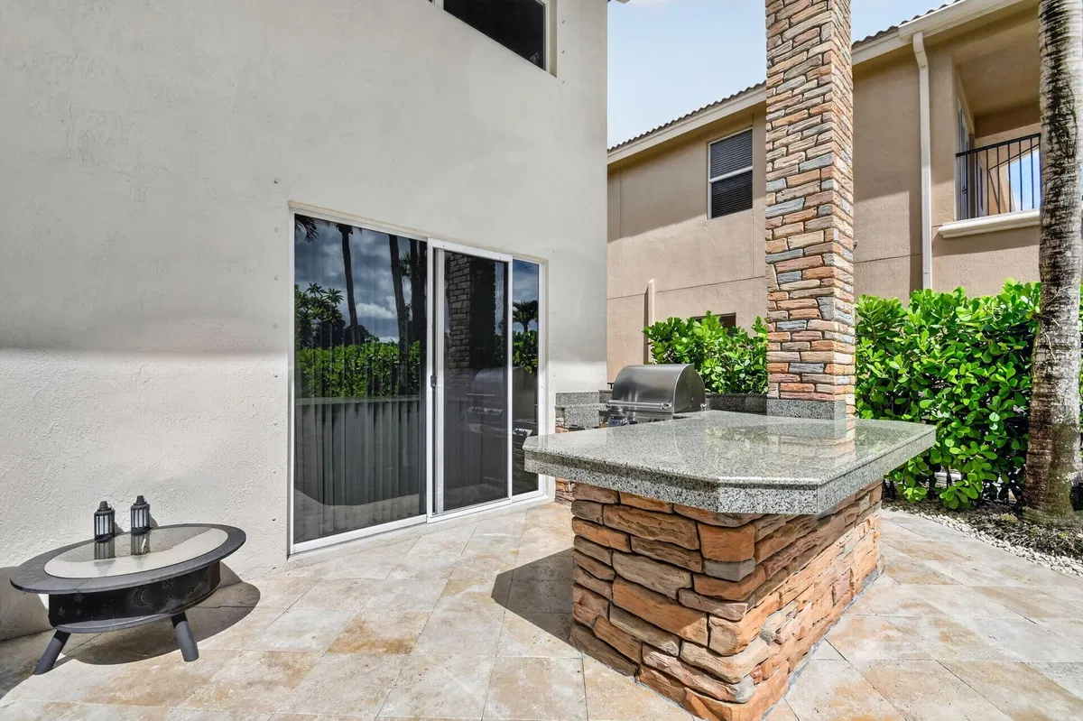  Residence photo 79