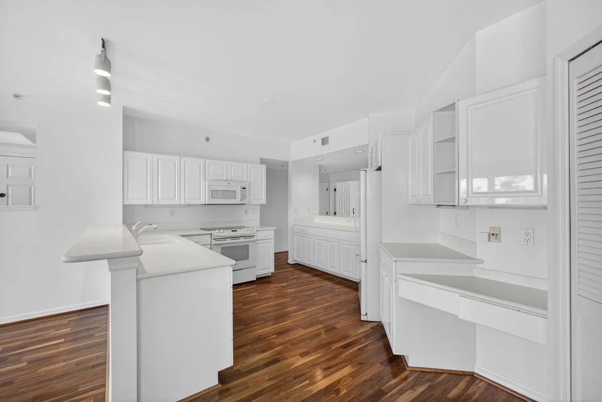 Unit 222 photo 10