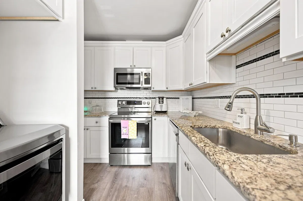 Unit 203 photo 16