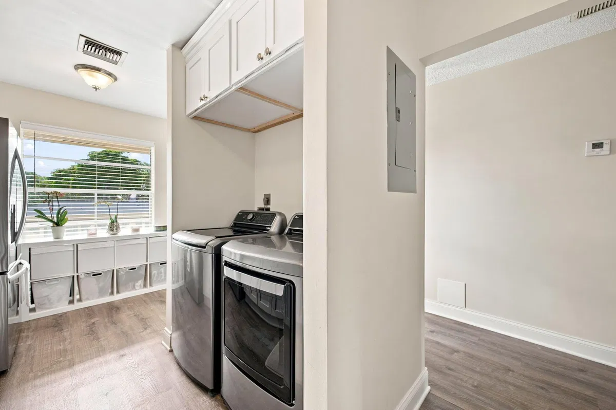 Unit 203 photo 22
