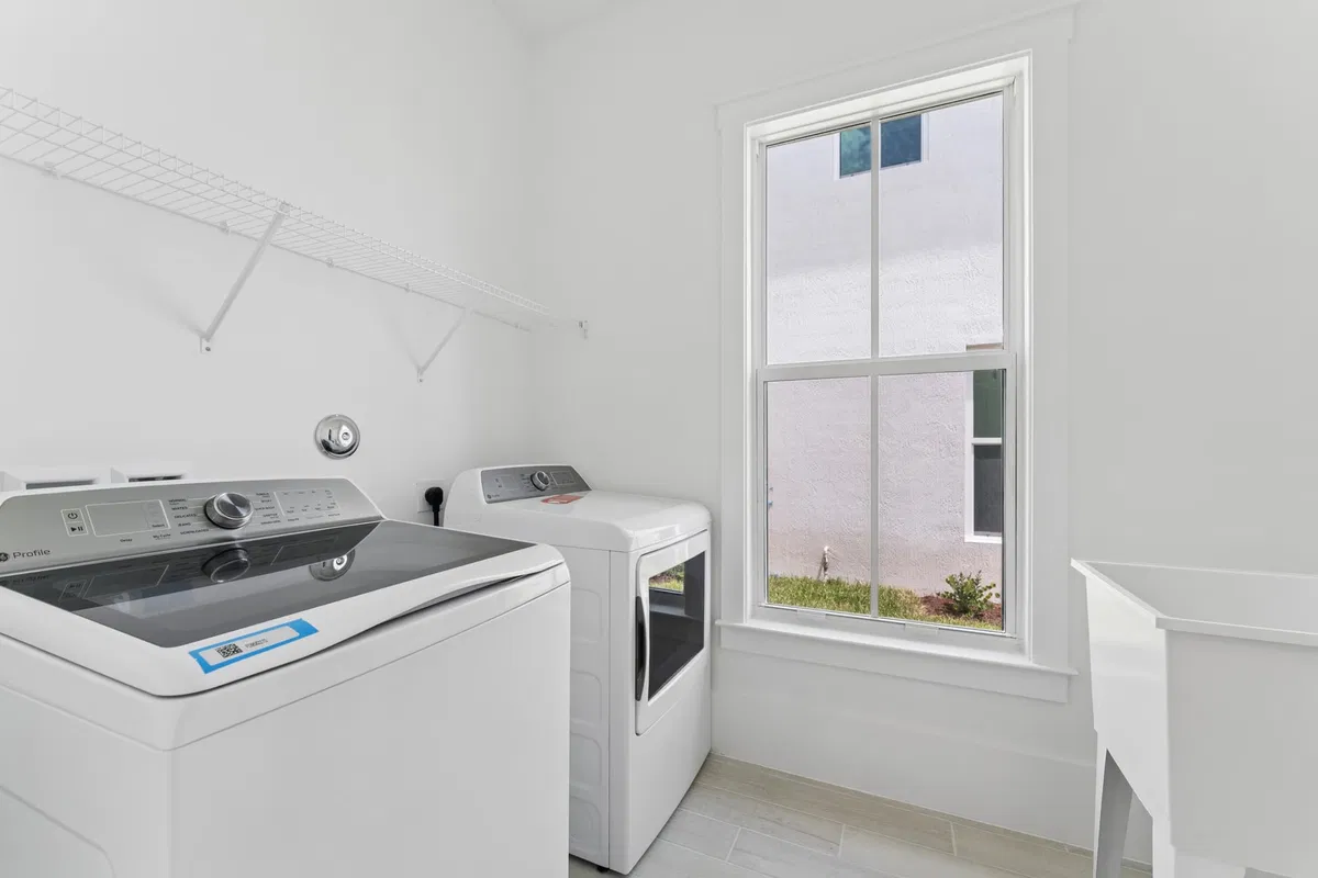 Unit 15 photo 10