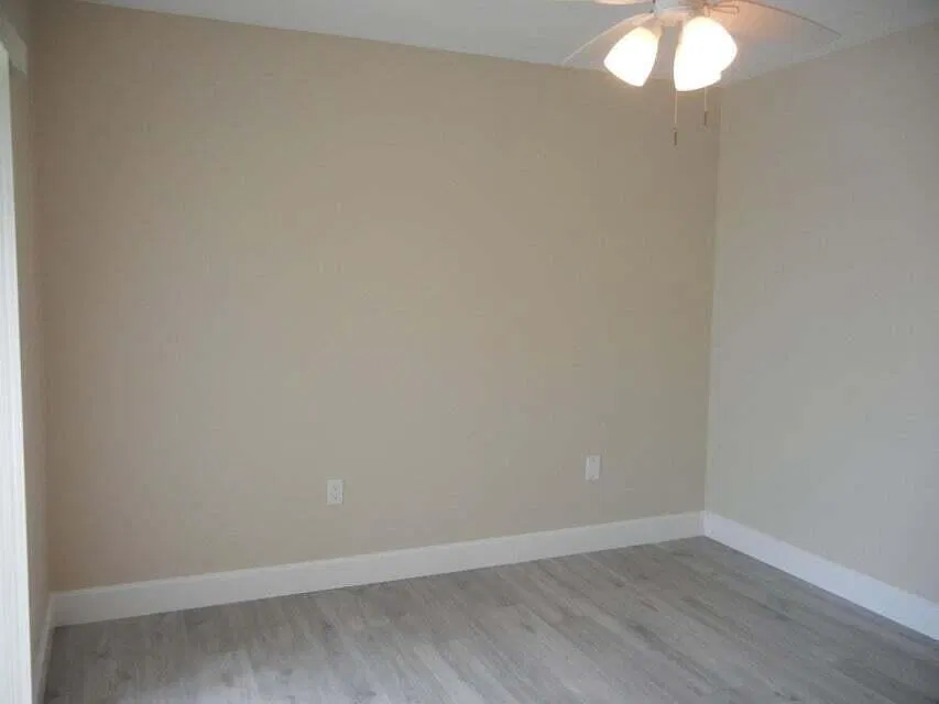Unit E2 photo 4