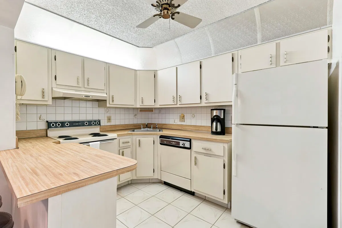 Unit B-1 photo 13