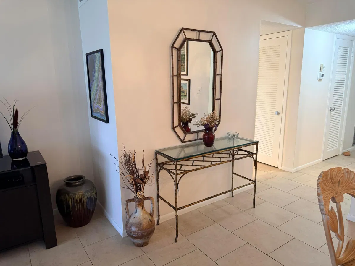 Unit 307 photo 4