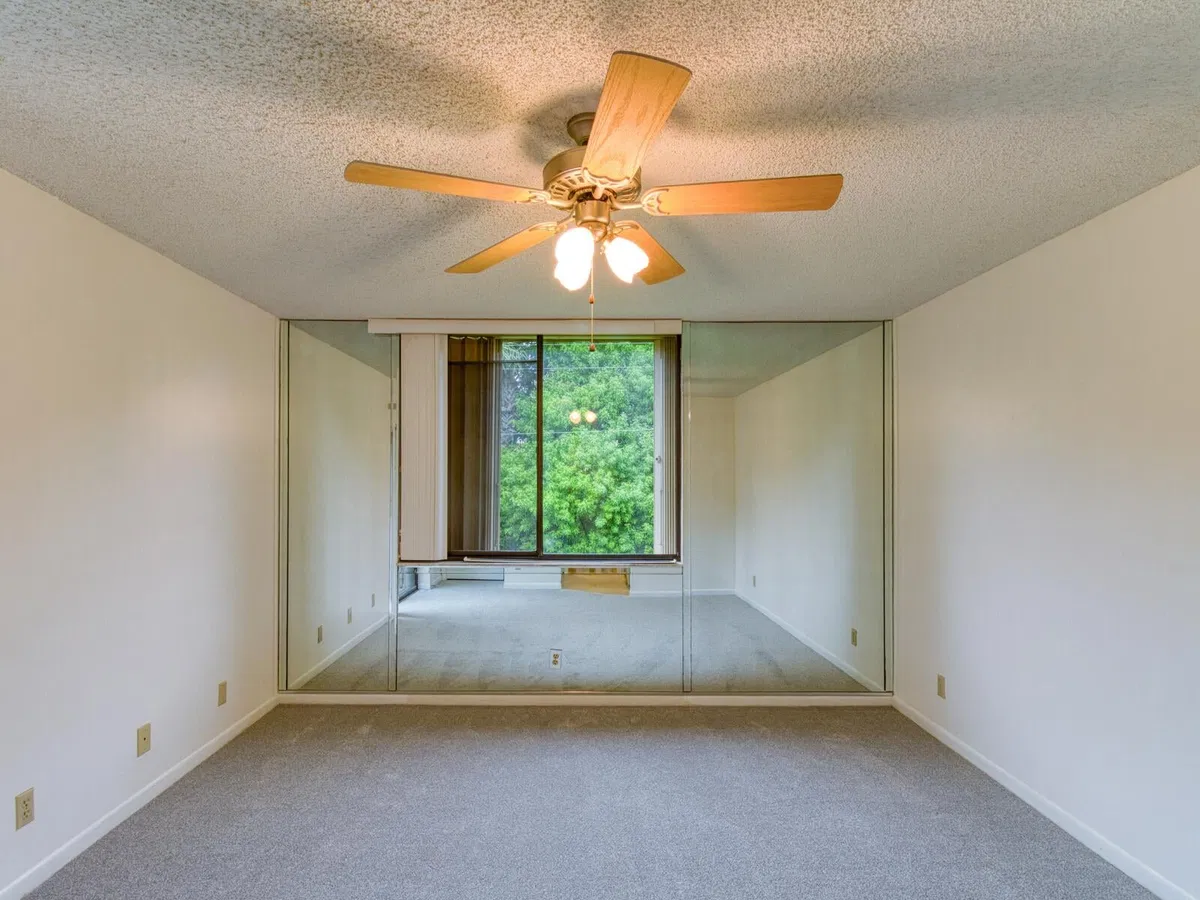 Unit Apt D photo 37