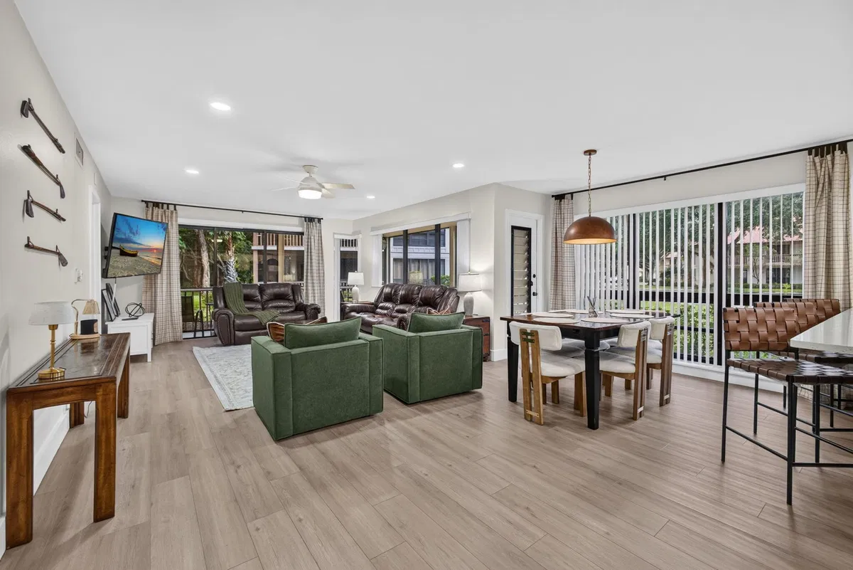 PGA National Palm Beach Gardens Unit 124 photo 4