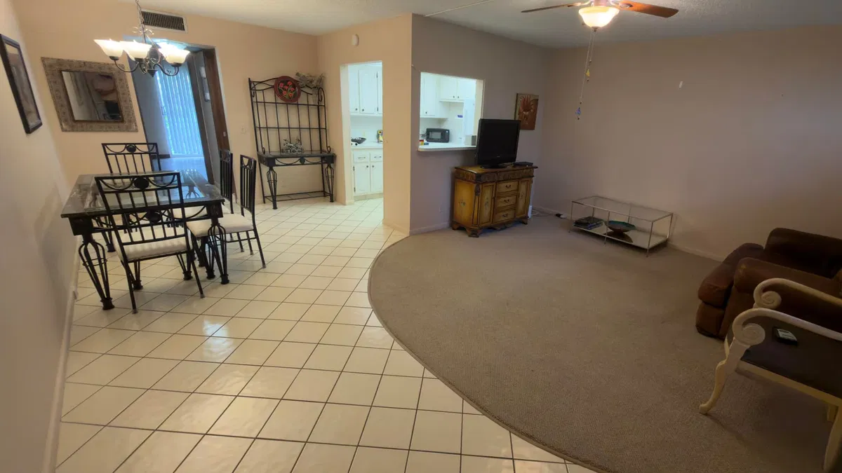 Unit 432 photo 4