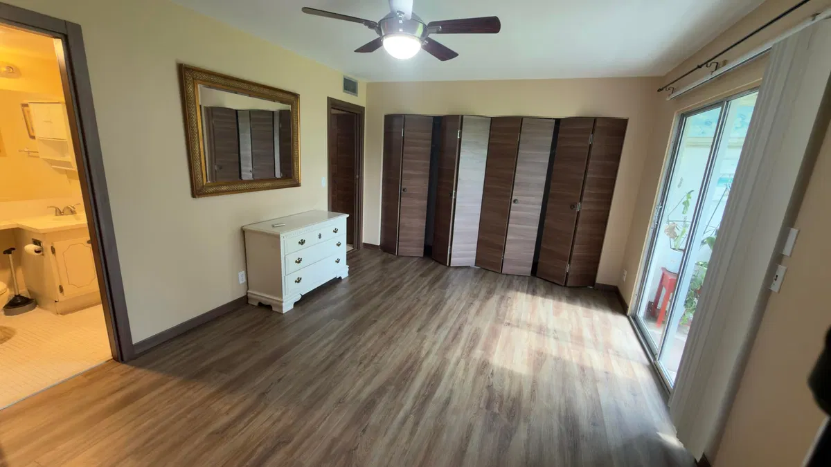 Unit 432 photo 10