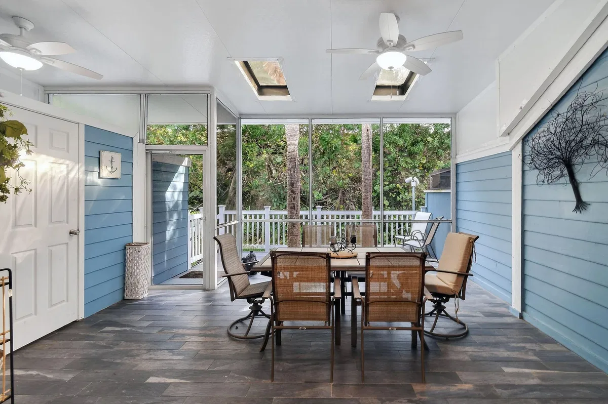 Residence photo 31