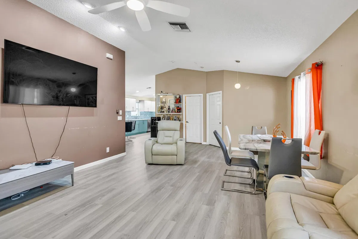 Residence photo 19